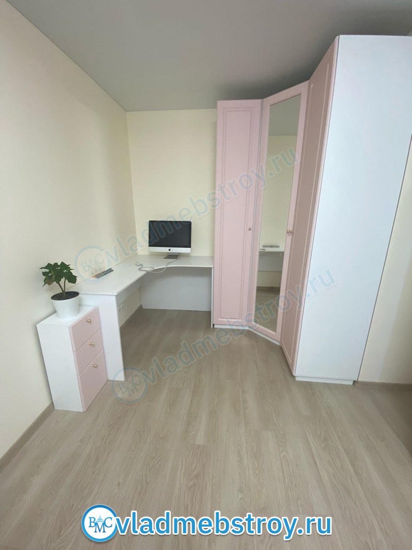 Комплект мебели для девочки в розовом цвете за 70000 руб. / Фабрика мебели «Владмебстрой»
